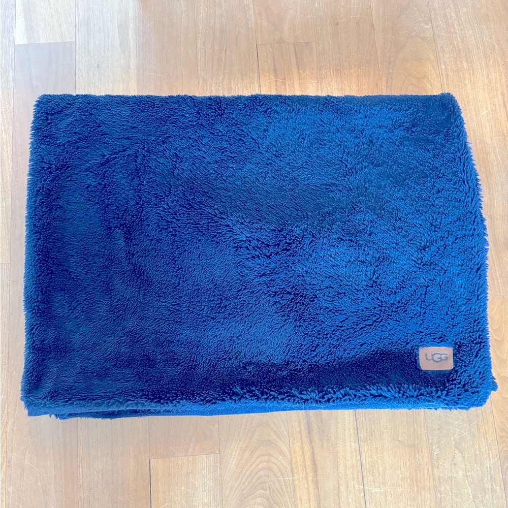 UGG Plush Blanket in Navy